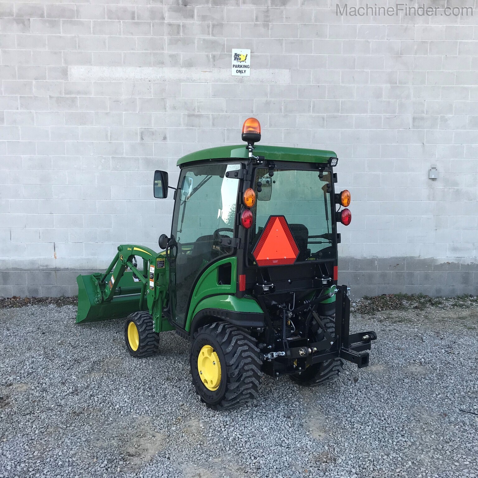 2017 John Deere 1025R Image 8
