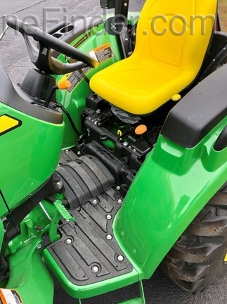 2020 John Deere 3035D Image 4
