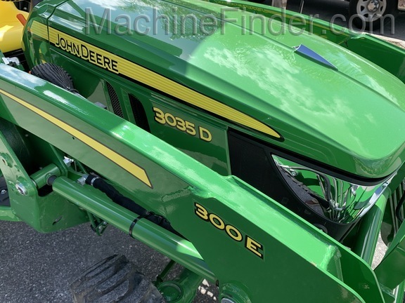 2020 John Deere 3035D Image 6