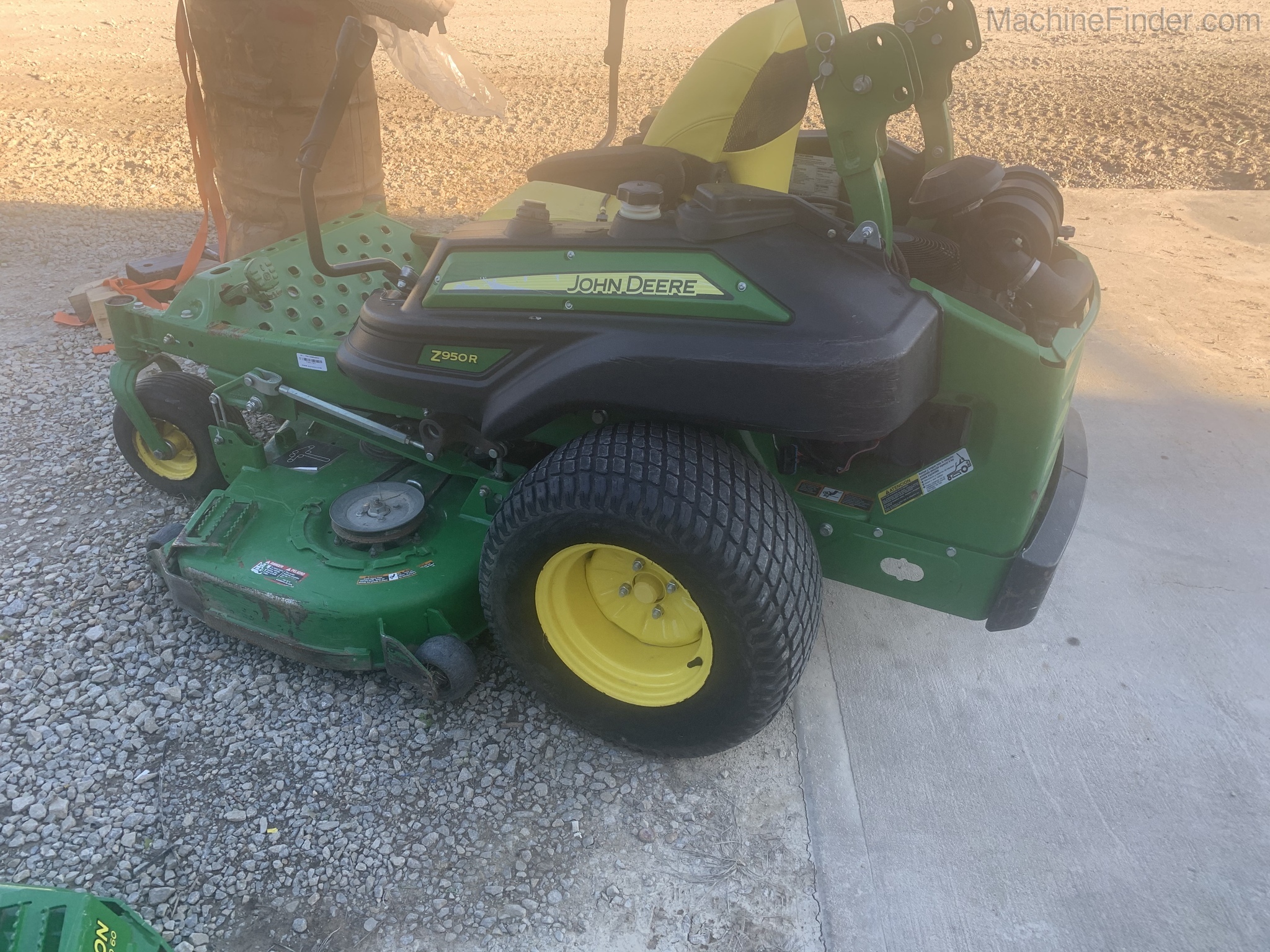2016 John Deere Z950R Image 1