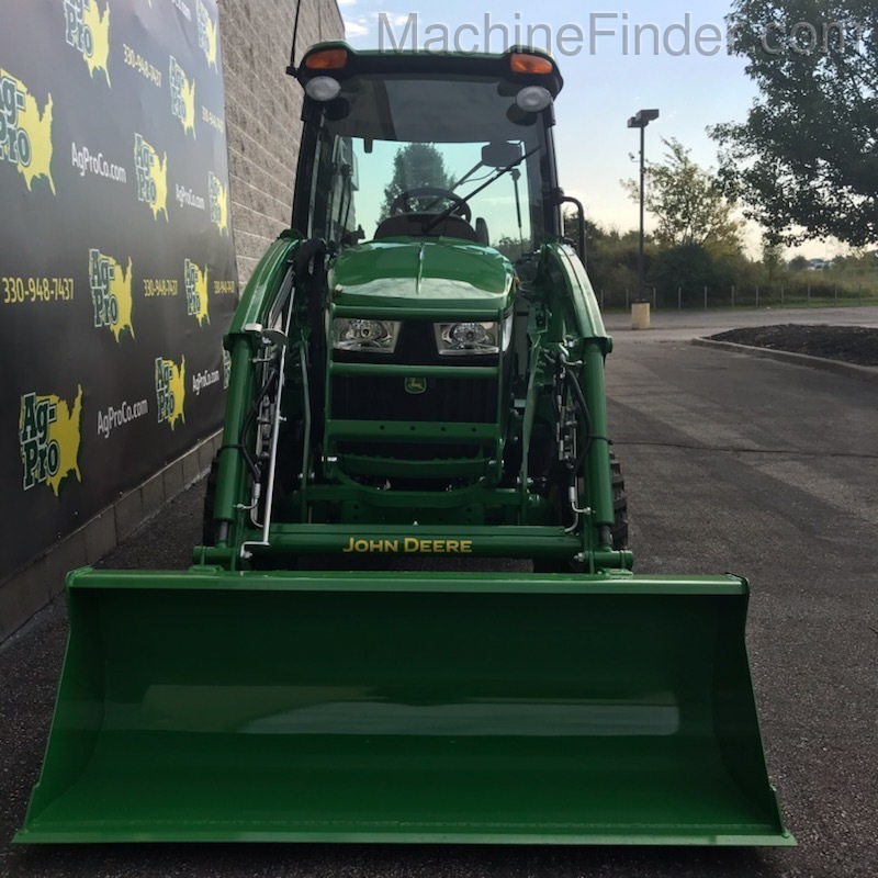 2020 John Deere 3046R Image 4