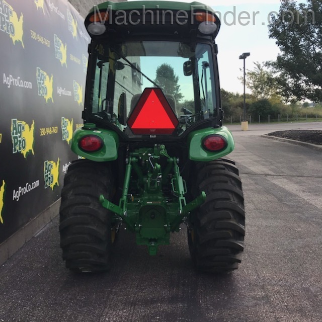 2020 John Deere 3046R Image 5