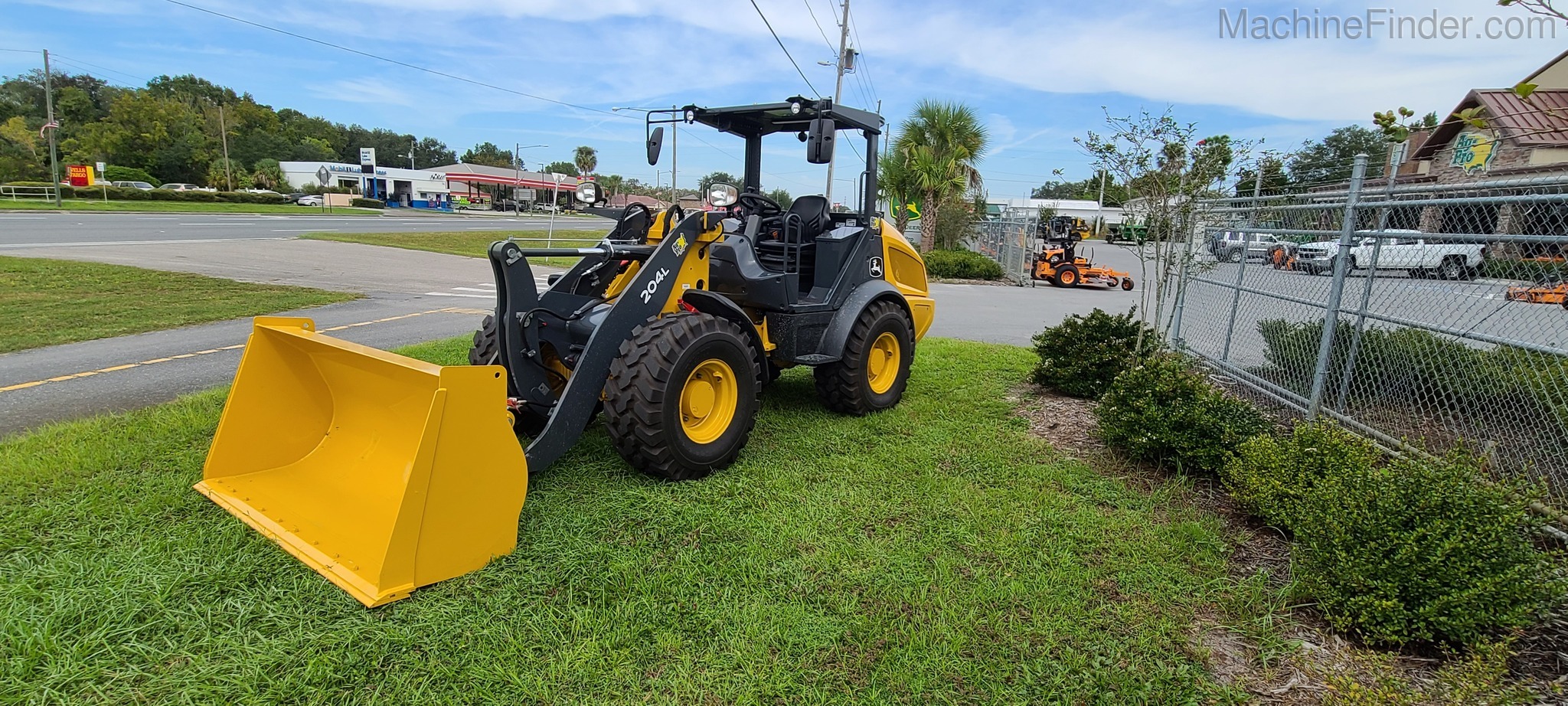 2020 John Deere 204L Image 1