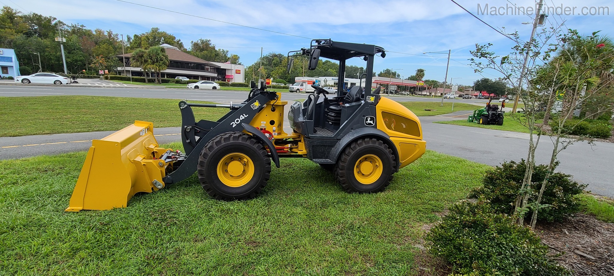 2020 John Deere 204L Image 12