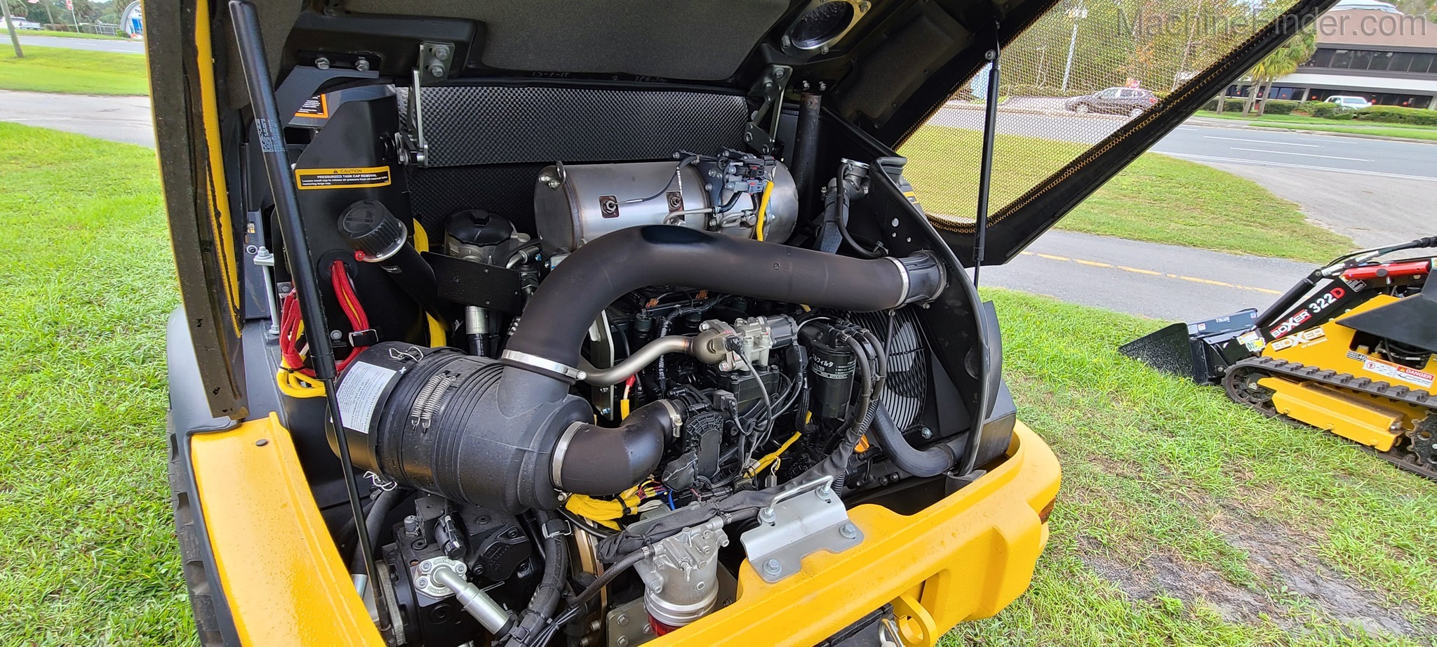 2020 John Deere 204L Image 4