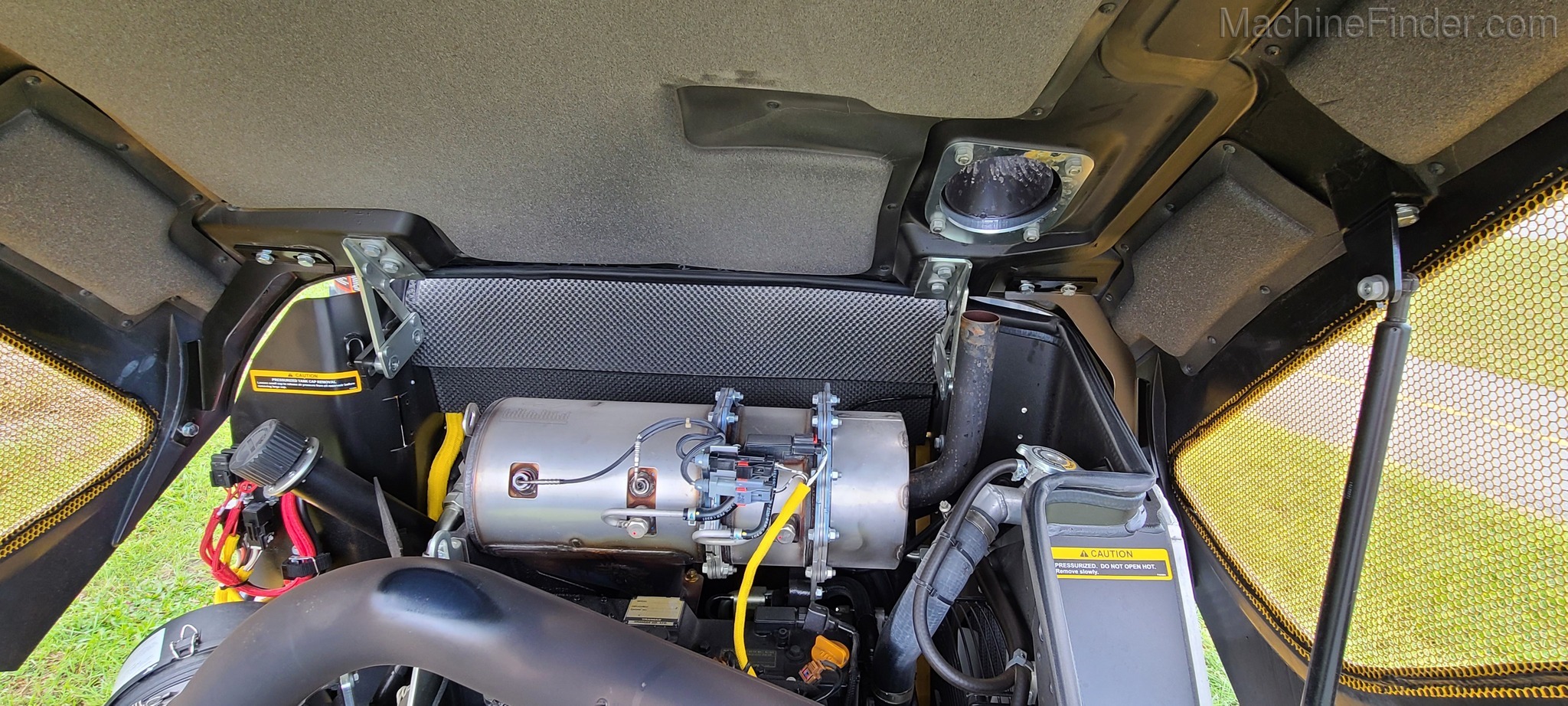 2020 John Deere 204L Image 6