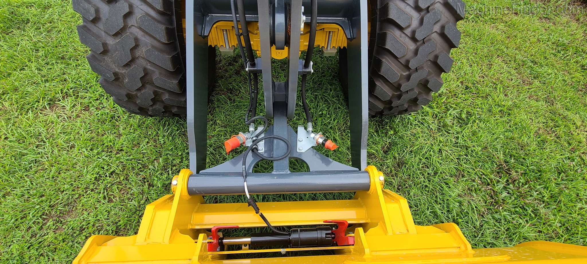 2020 John Deere 204L Image 11