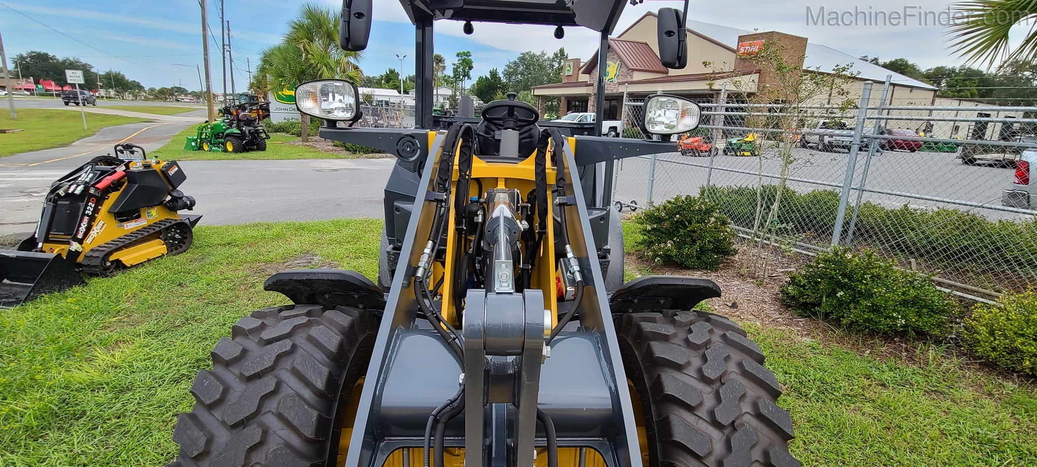 2020 John Deere 204L Image 13