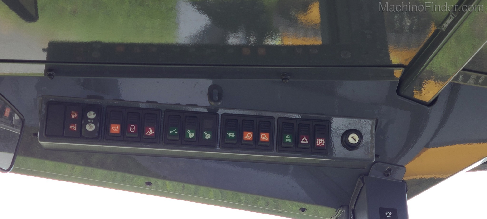 2020 John Deere 204L Image 14