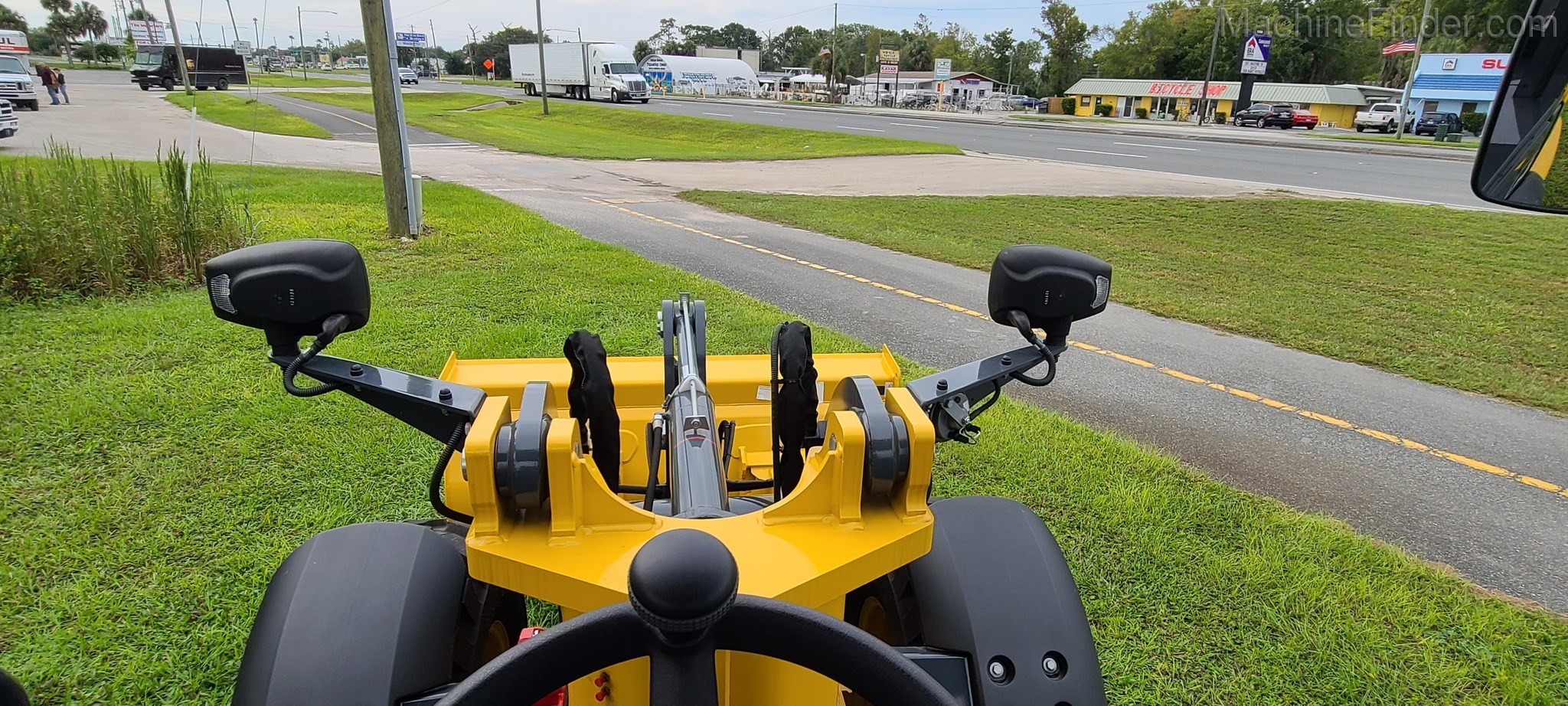 2020 John Deere 204L Image 15