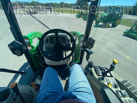 2020 John Deere 3046R Image 5