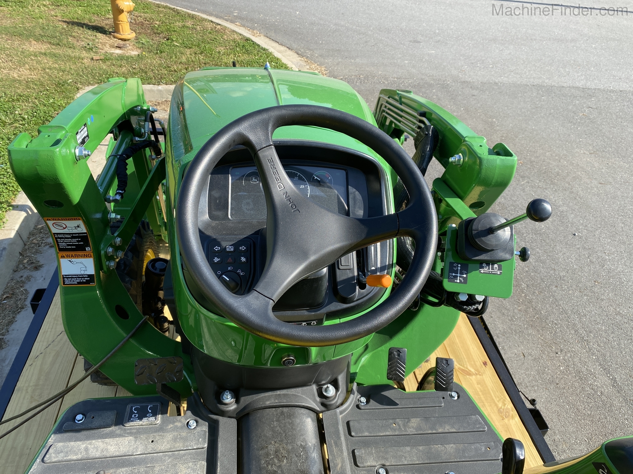 2020 John Deere 3032E Image 4