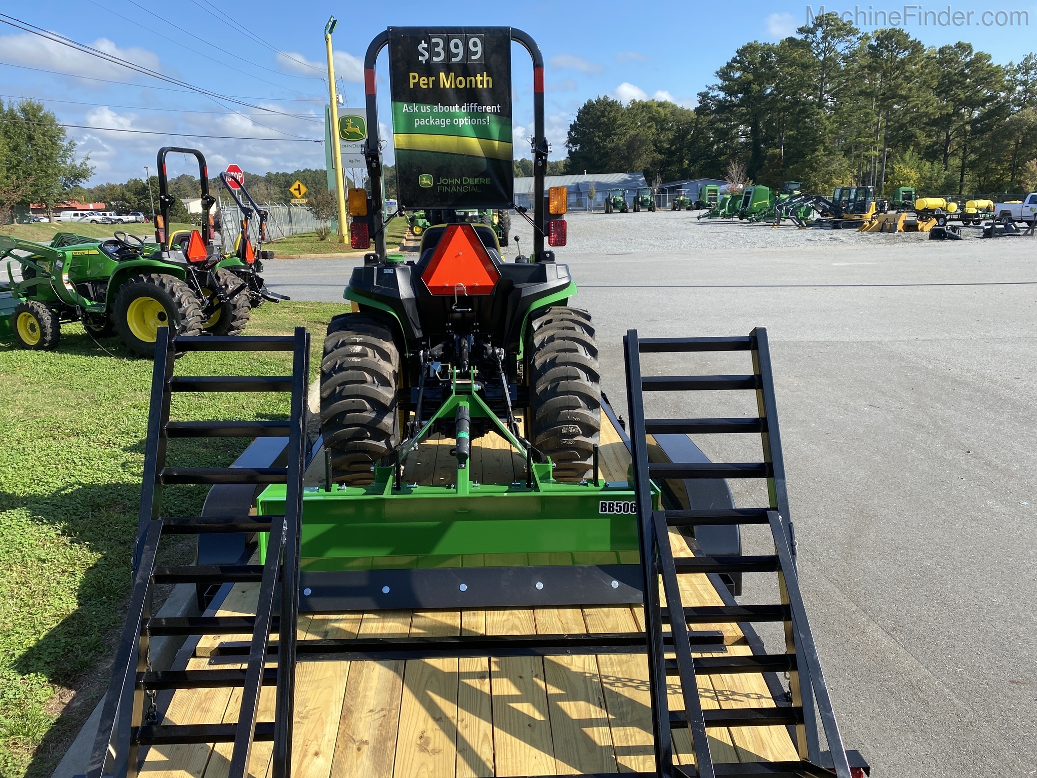 2020 John Deere 3032E Image 5