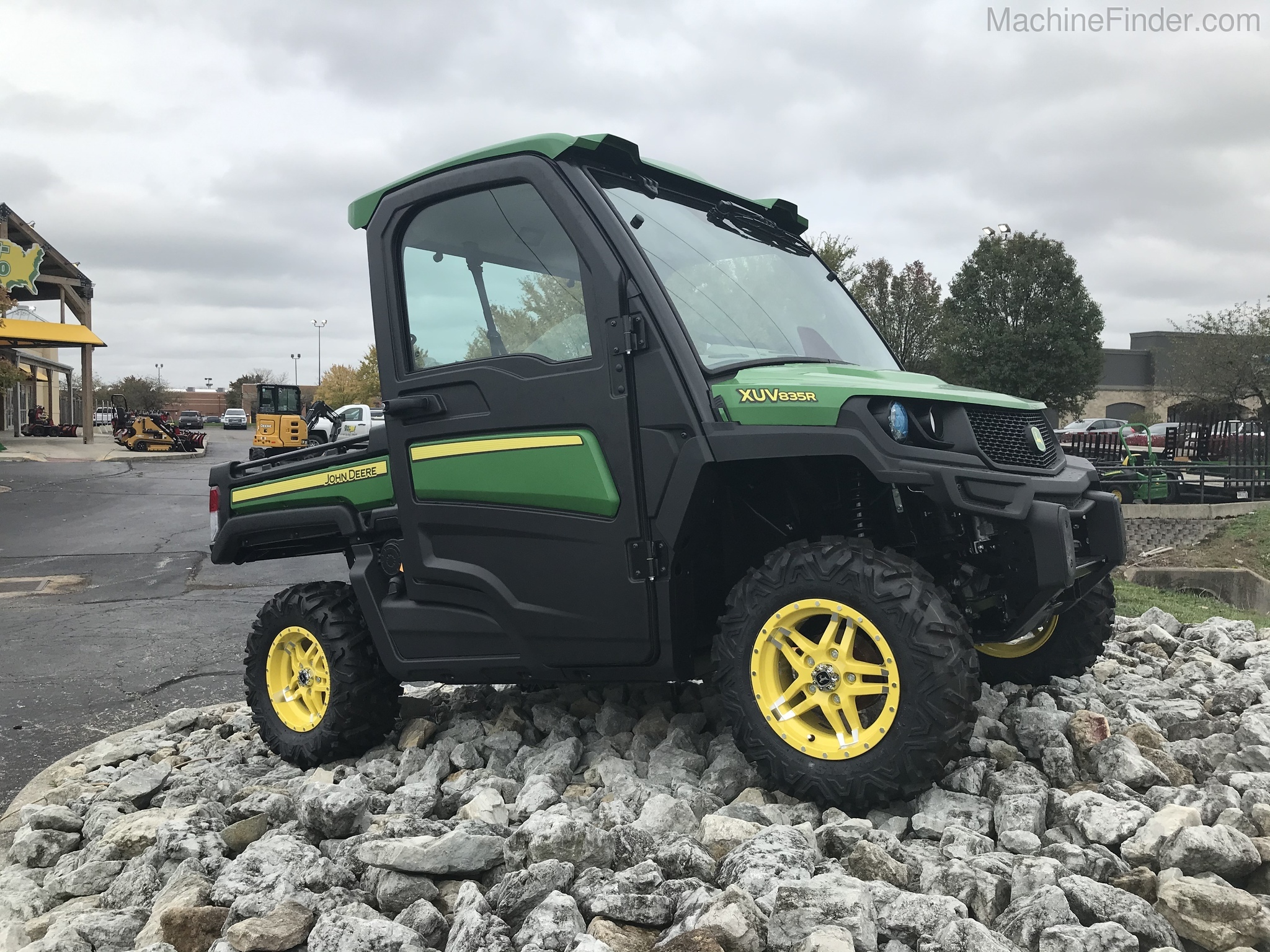 2020 John Deere XUV835R Image 2