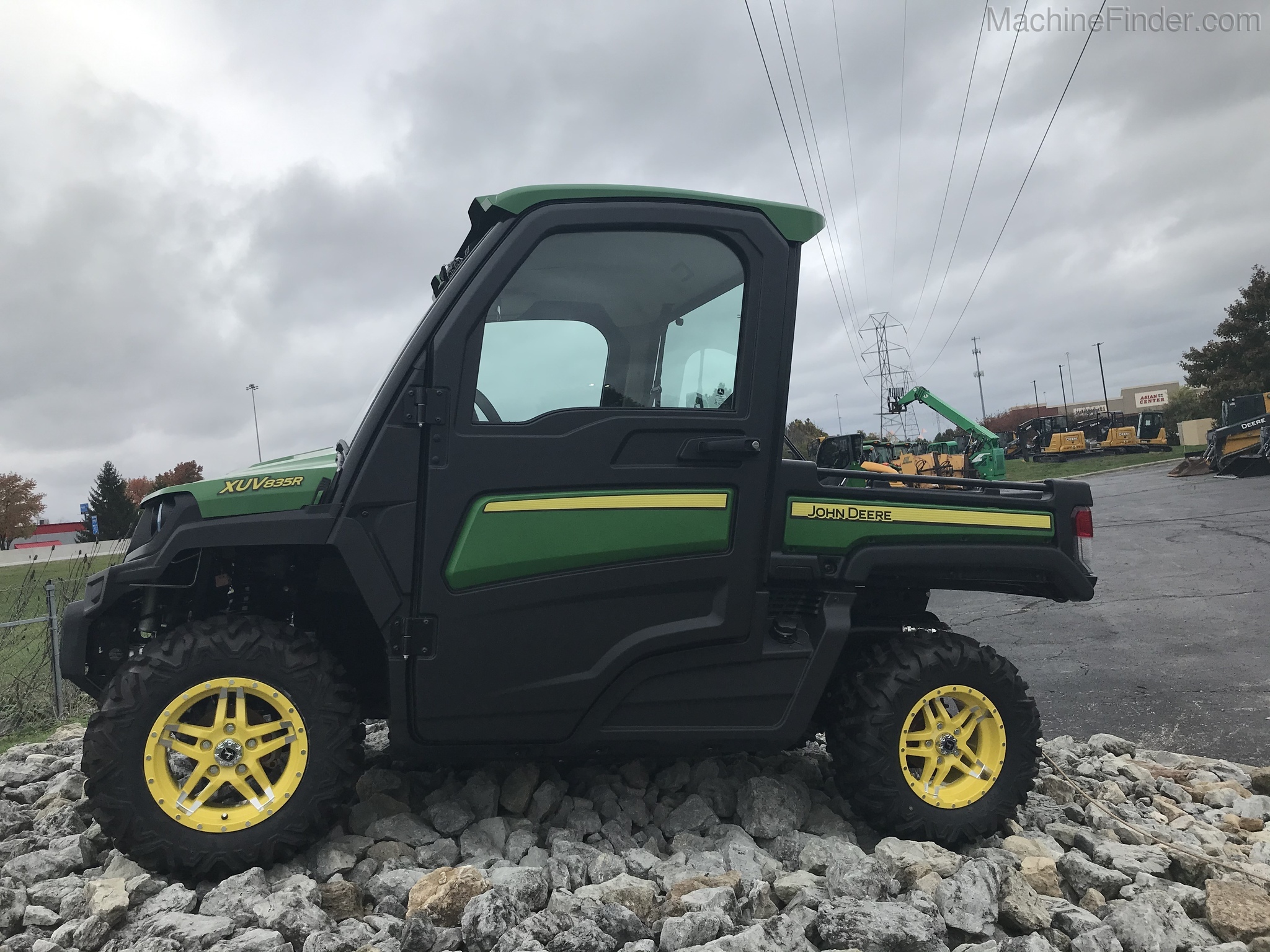 2020 John Deere XUV835R Image 1