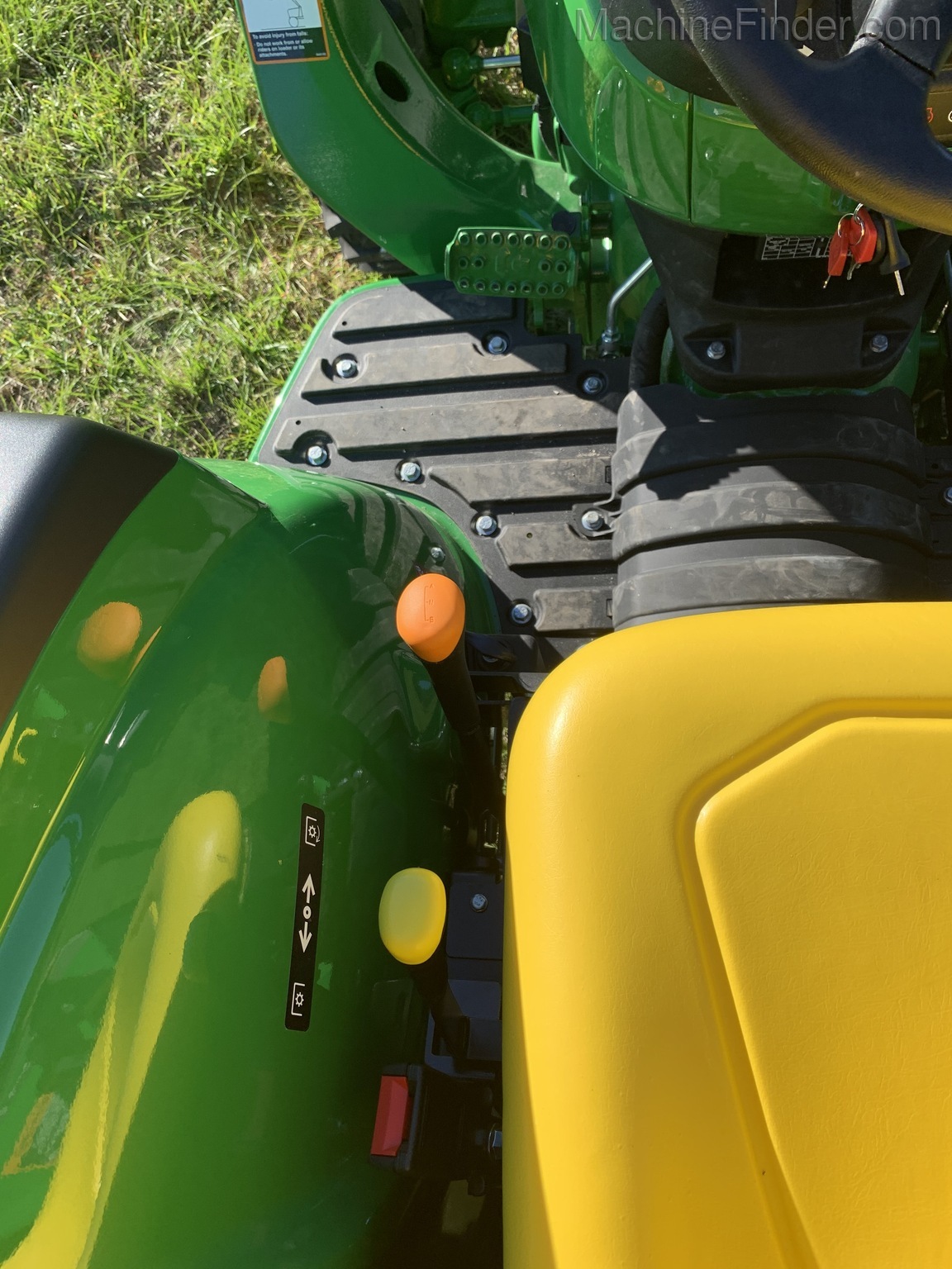 2020 John Deere 3043D Image 6
