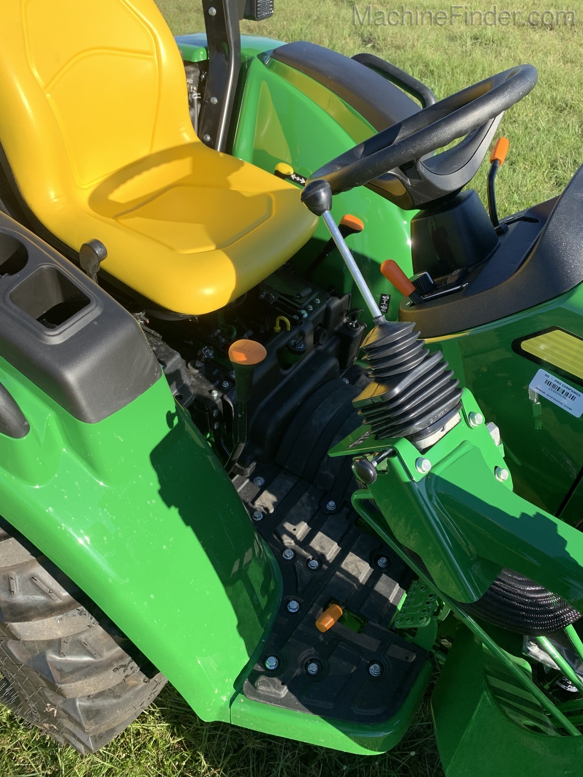 2020 John Deere 3043D Image 10