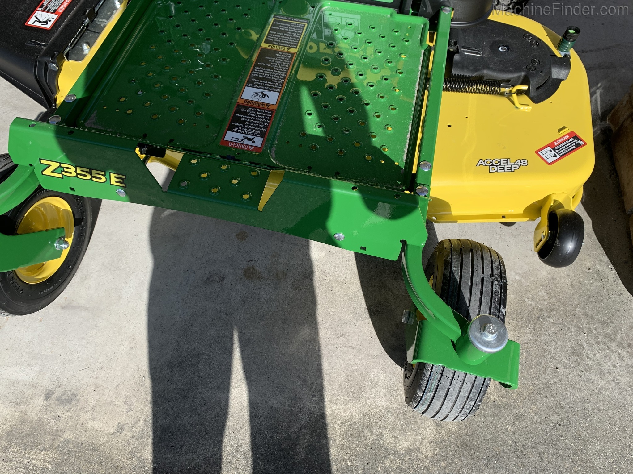 2021 John Deere Z355E Image 5