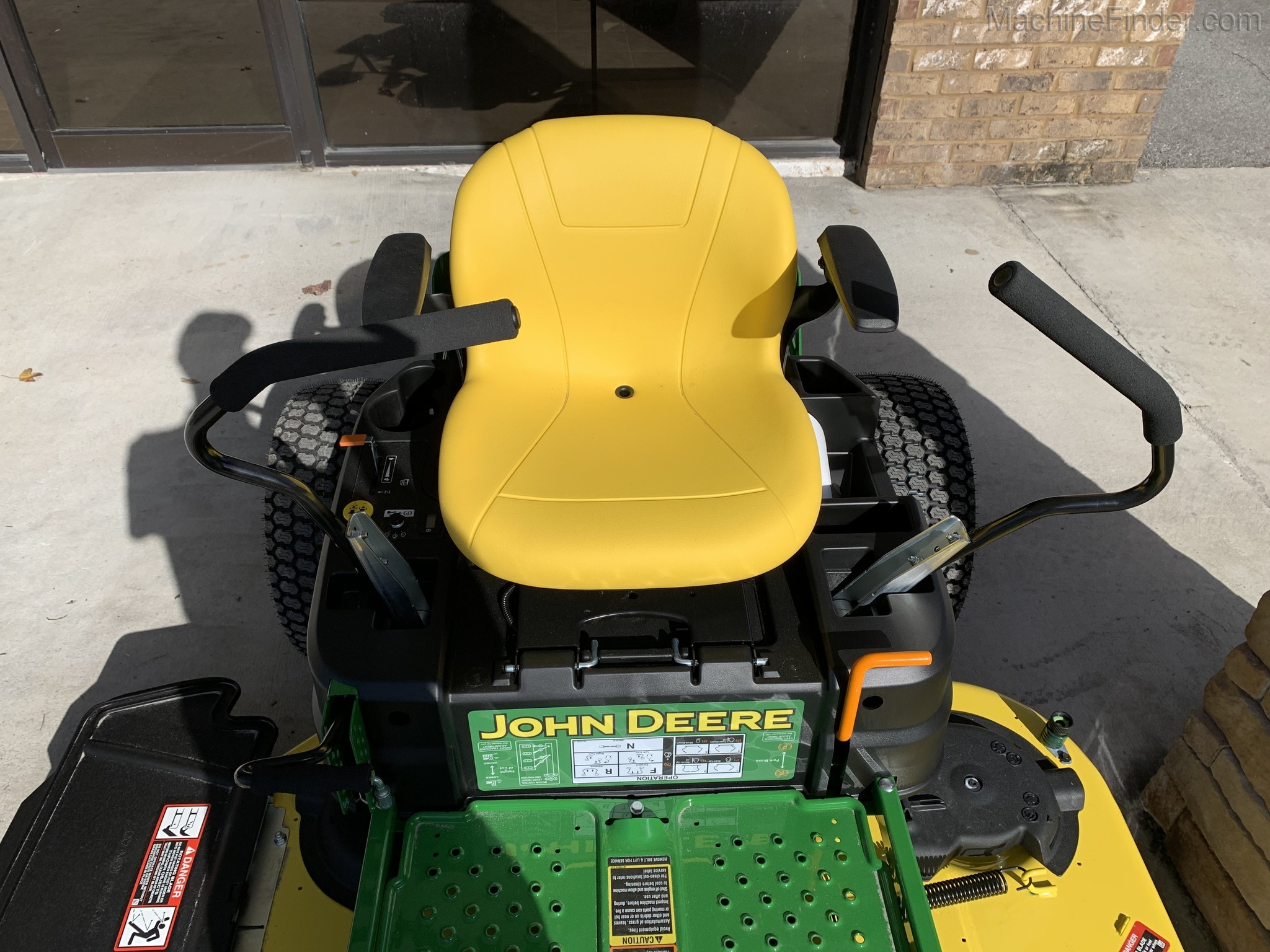 2021 John Deere Z355E Image 6