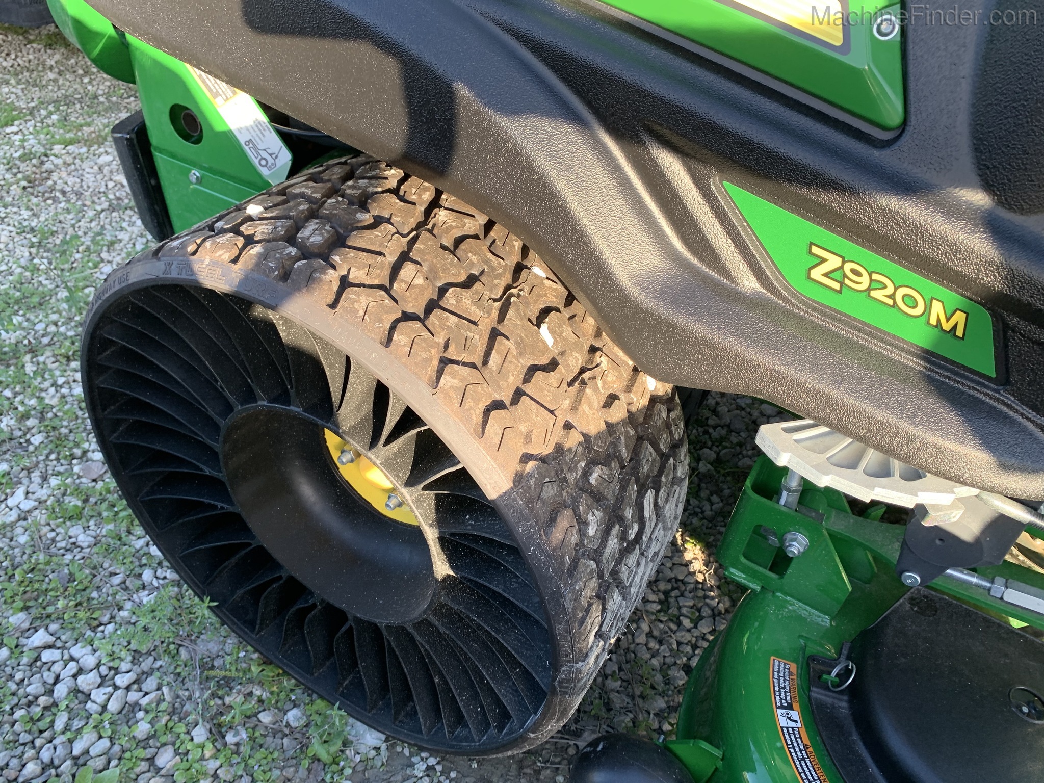 2020 John Deere Z920M Image 4