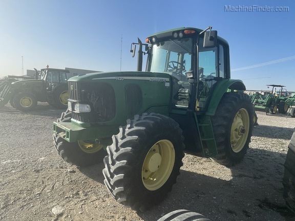 2004 John Deere 7420 Image 3