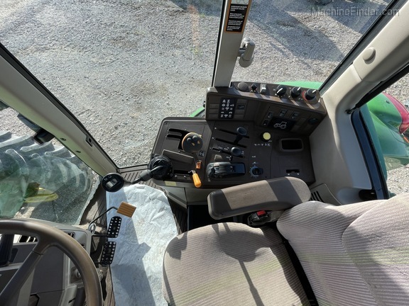 2004 John Deere 7420 Image 10