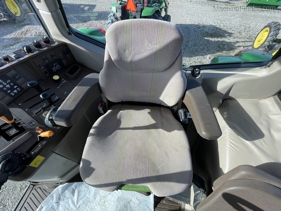 2004 John Deere 7420 Image 11