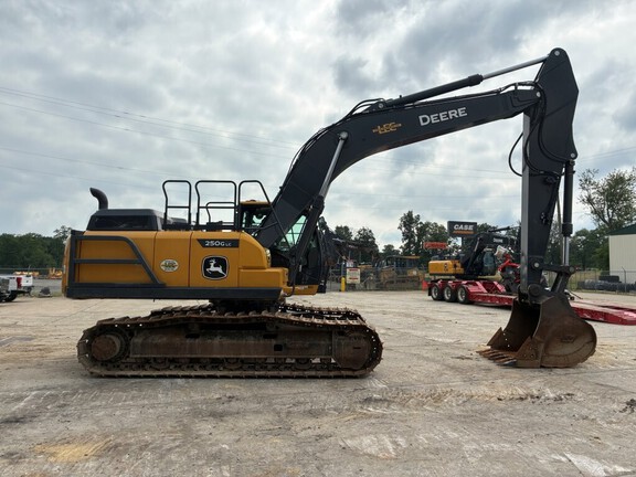 2022 John Deere 250GL