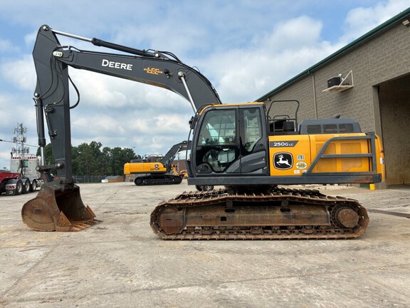 2022 John Deere 250GL