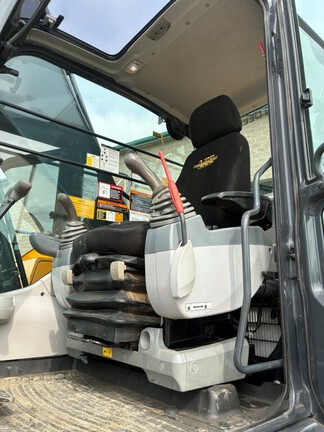 2022 John Deere 250GL
