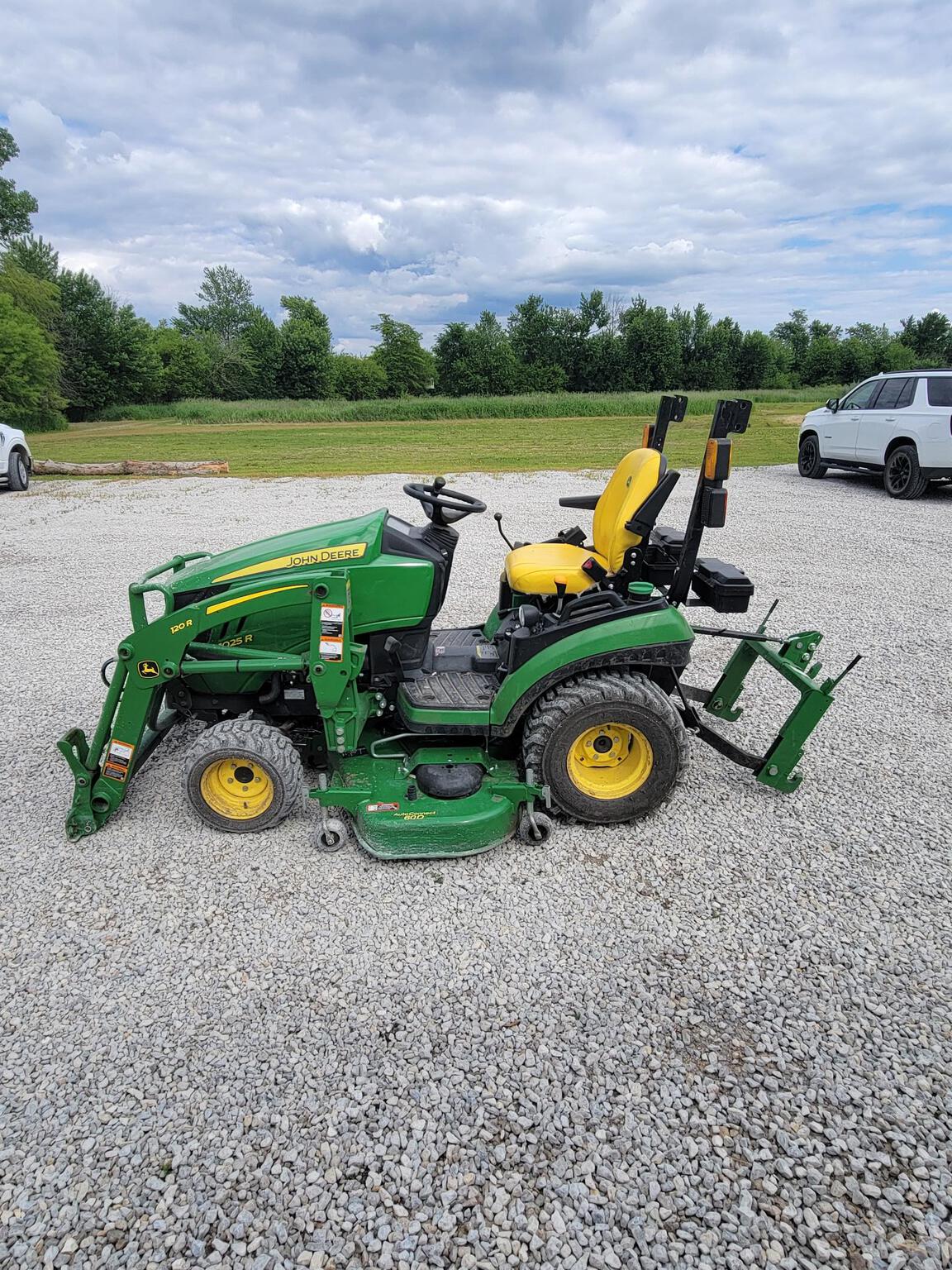 2022 John Deere 1025R Image 26
