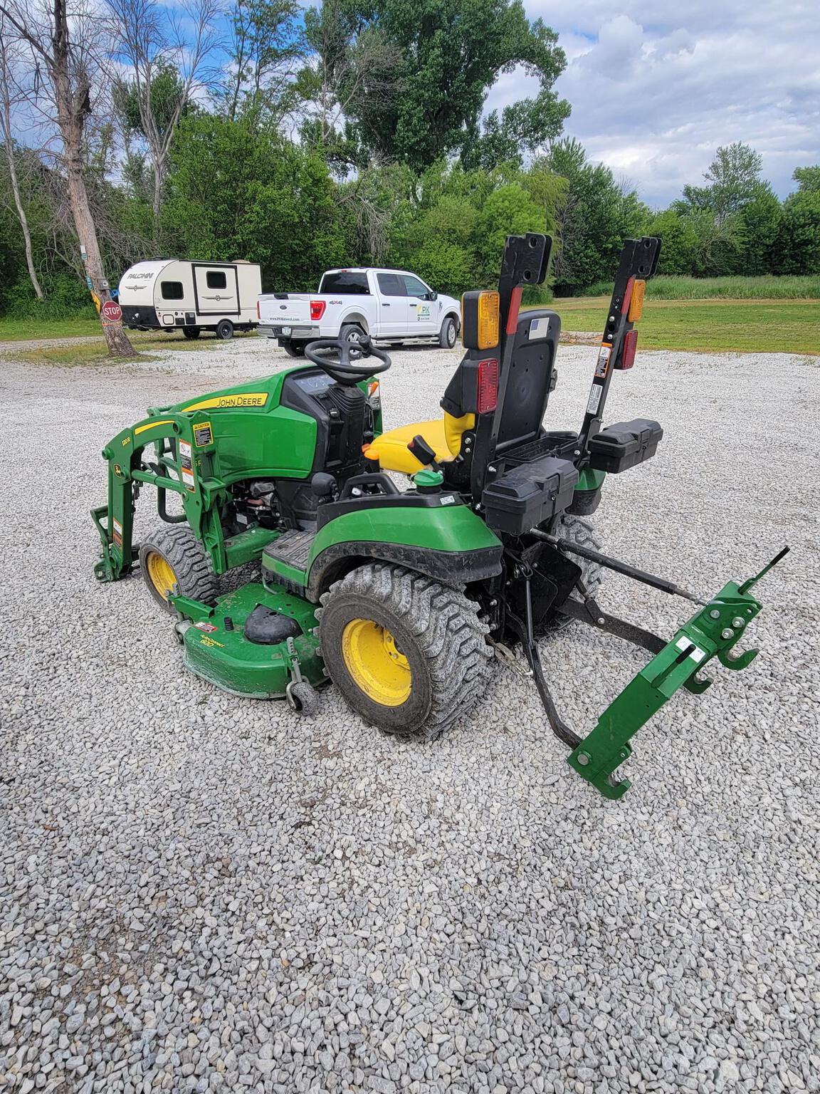 2022 John Deere 1025R Image 8