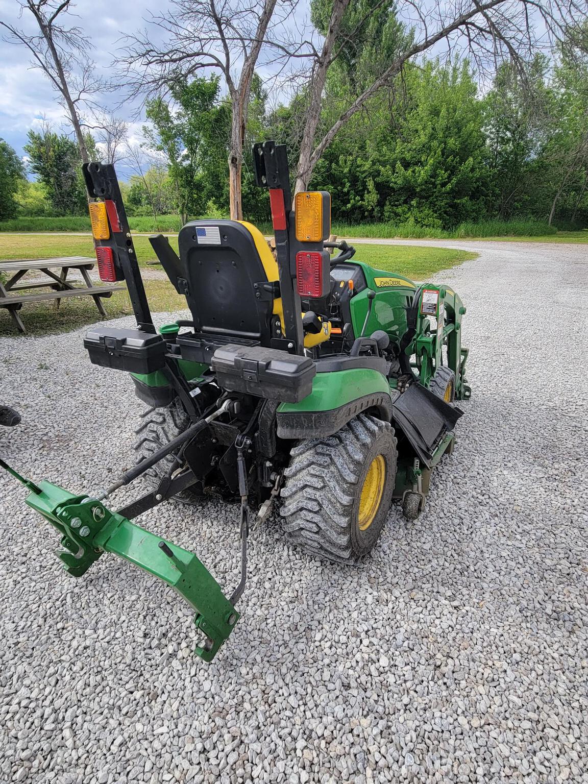 2022 John Deere 1025R Image 7