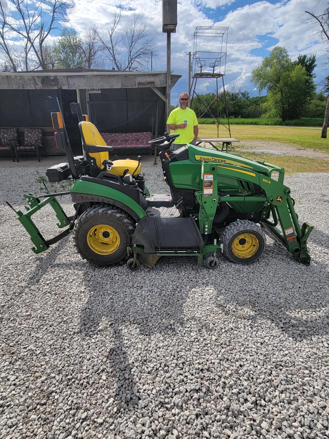 2022 John Deere 1025R Image 5
