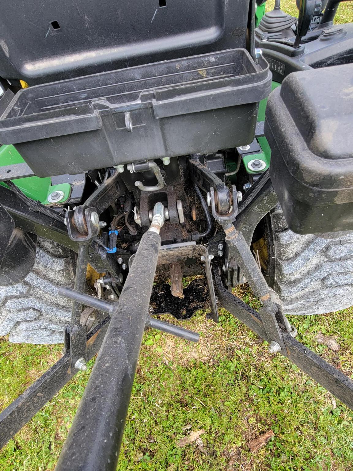 2022 John Deere 1025R Image 11