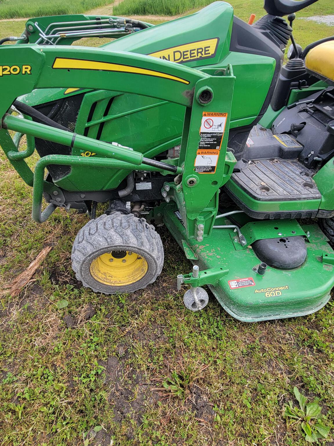2022 John Deere 1025R Image 23