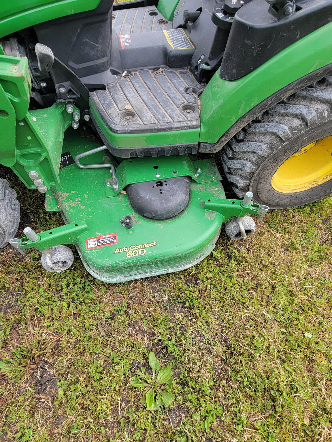 2022 John Deere 1025R Image 12