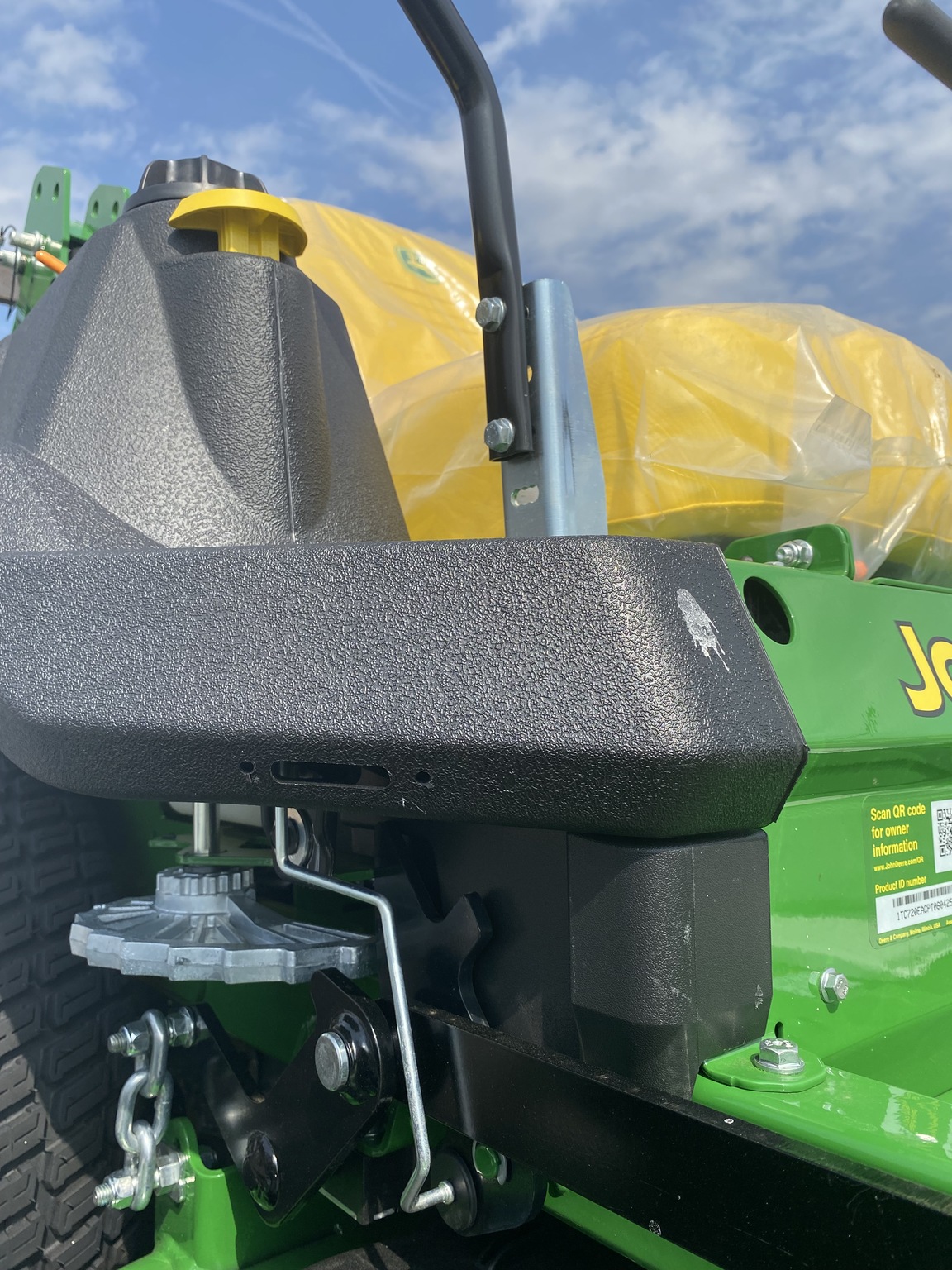 2023 John Deere Z720E Image 3