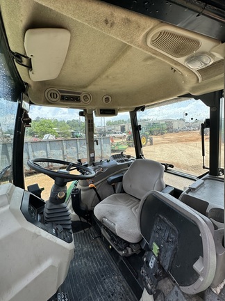 2019 John Deere 6105E cab Photo 6