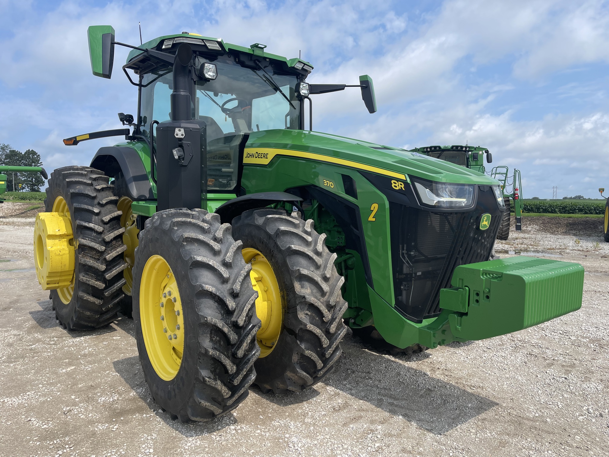  2023 John Deere 8R 370 at Heritage Tractor in Roanoke, IL