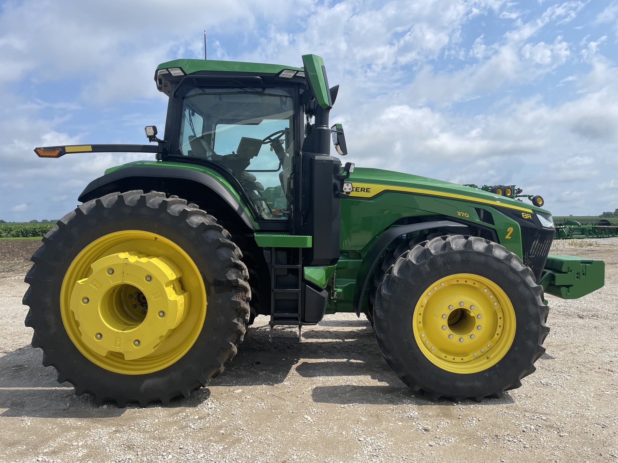  2023 John Deere 8R 370 at Heritage Tractor in Roanoke, IL
