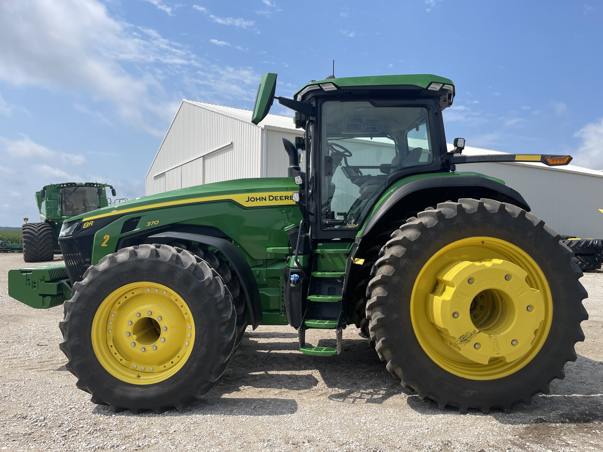  2023 John Deere 8R 370 at Heritage Tractor in Roanoke, IL