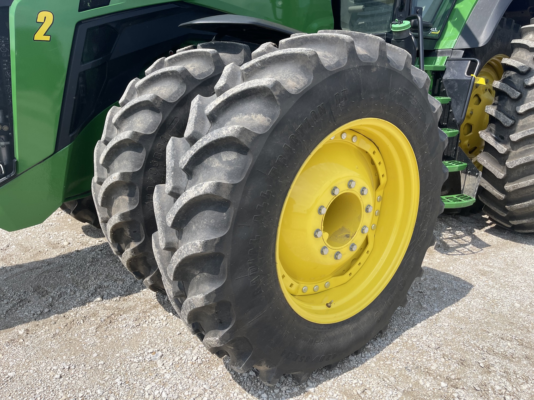  2023 John Deere 8R 370 at Heritage Tractor in Roanoke, IL