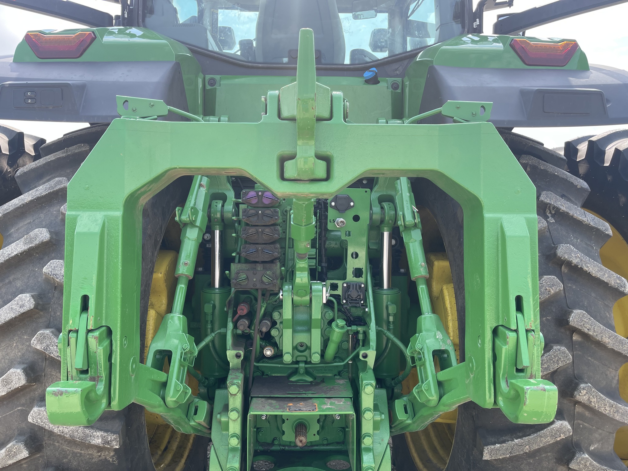  2023 John Deere 8R 370 at Heritage Tractor in Roanoke, IL