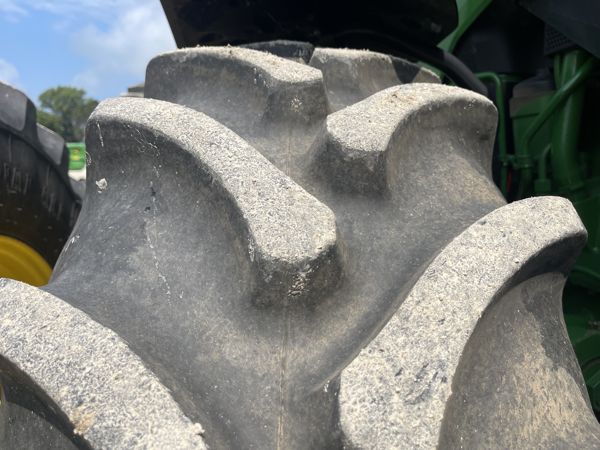  2023 John Deere 8R 370 at Heritage Tractor in Roanoke, IL