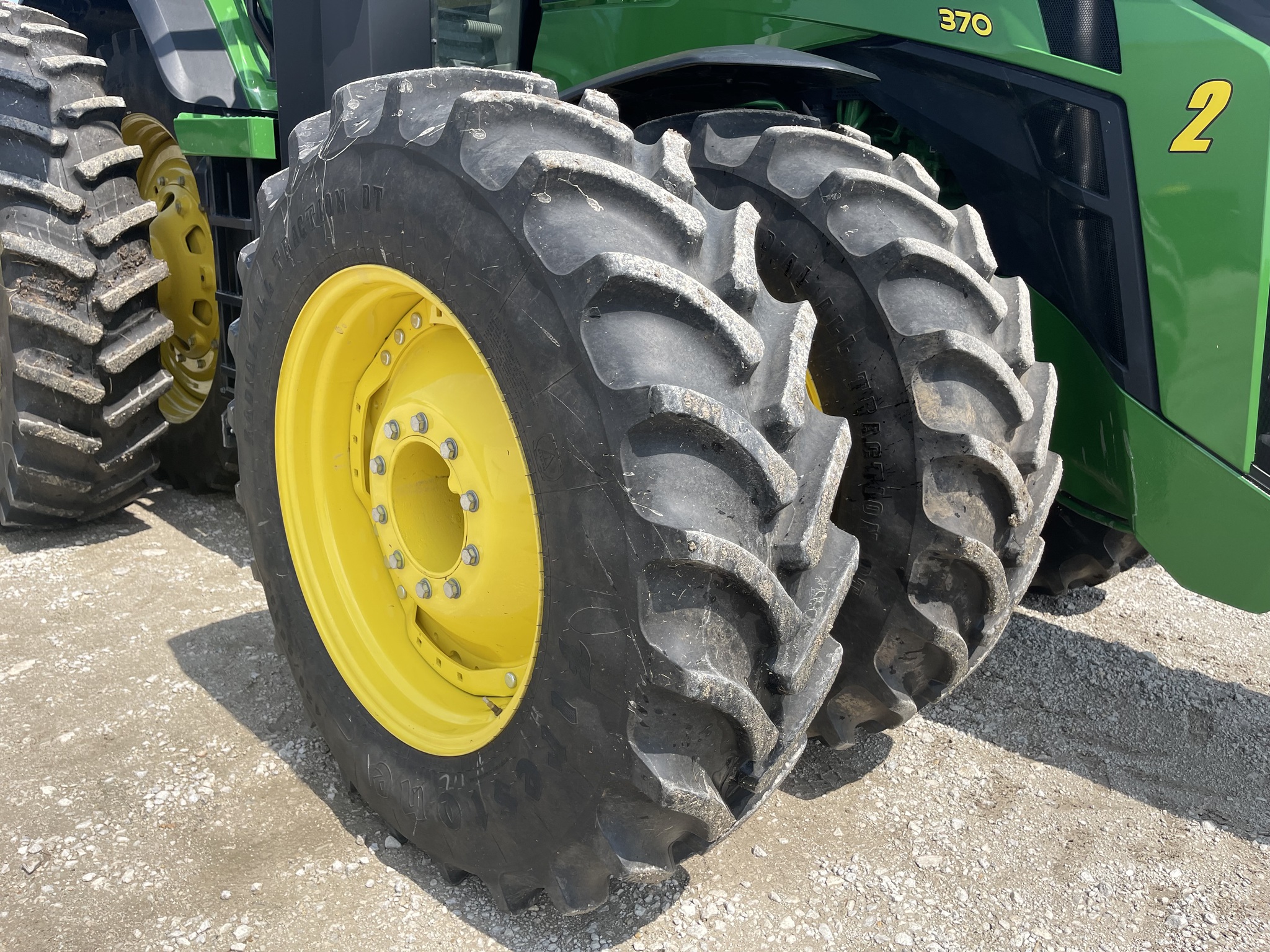  2023 John Deere 8R 370 at Heritage Tractor in Roanoke, IL