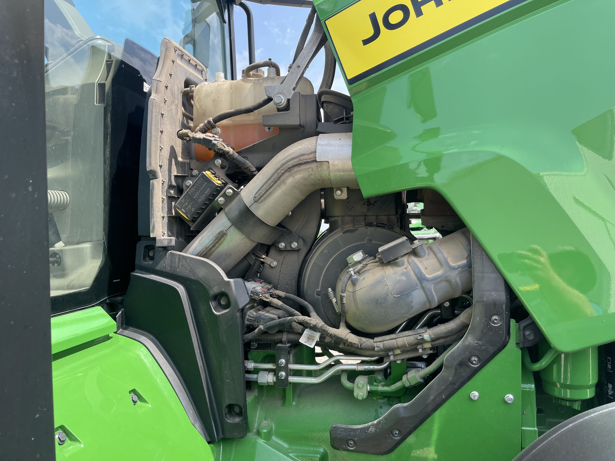  2023 John Deere 8R 370 at Heritage Tractor in Roanoke, IL