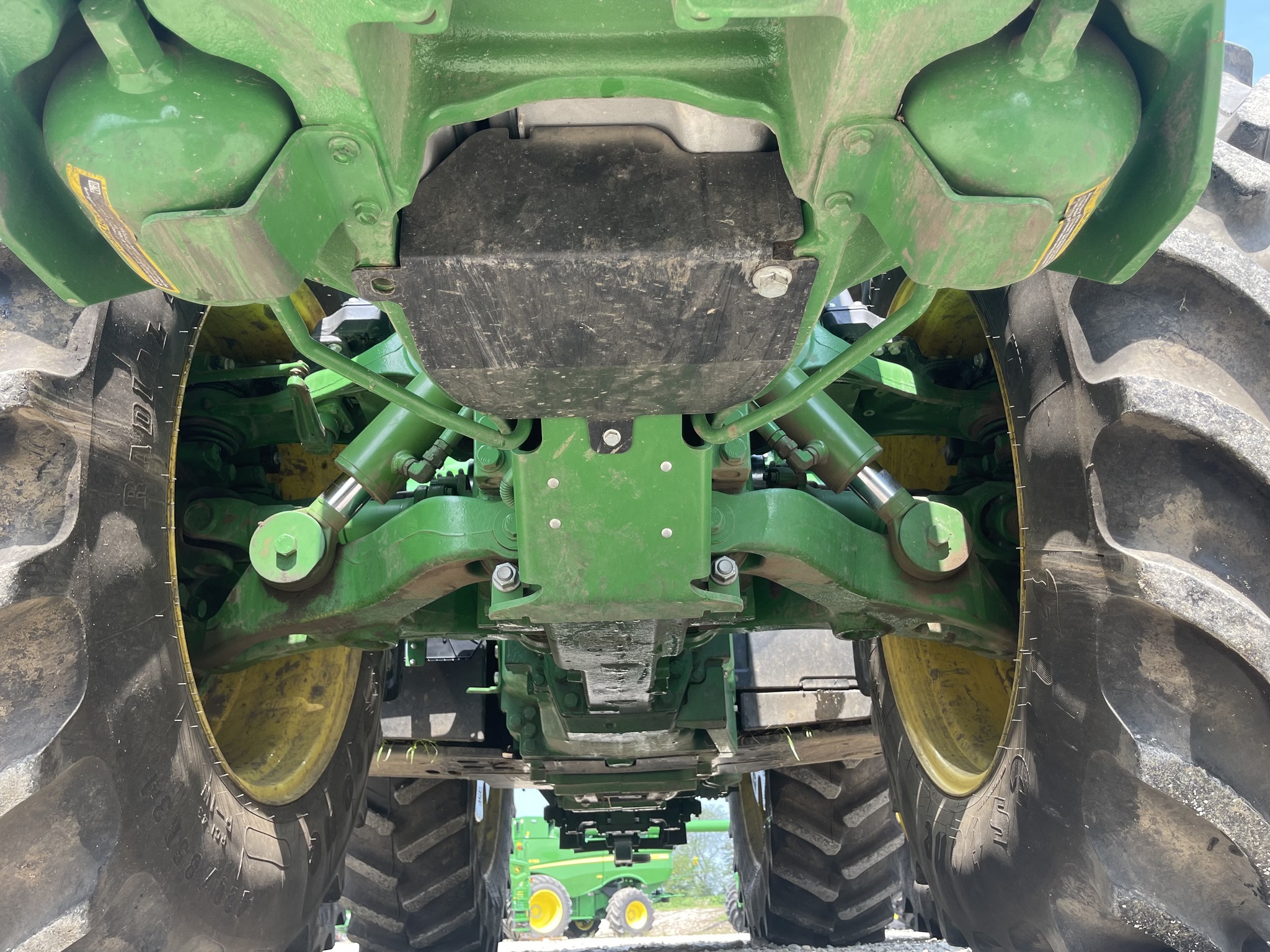  2023 John Deere 8R 370 at Heritage Tractor in Roanoke, IL