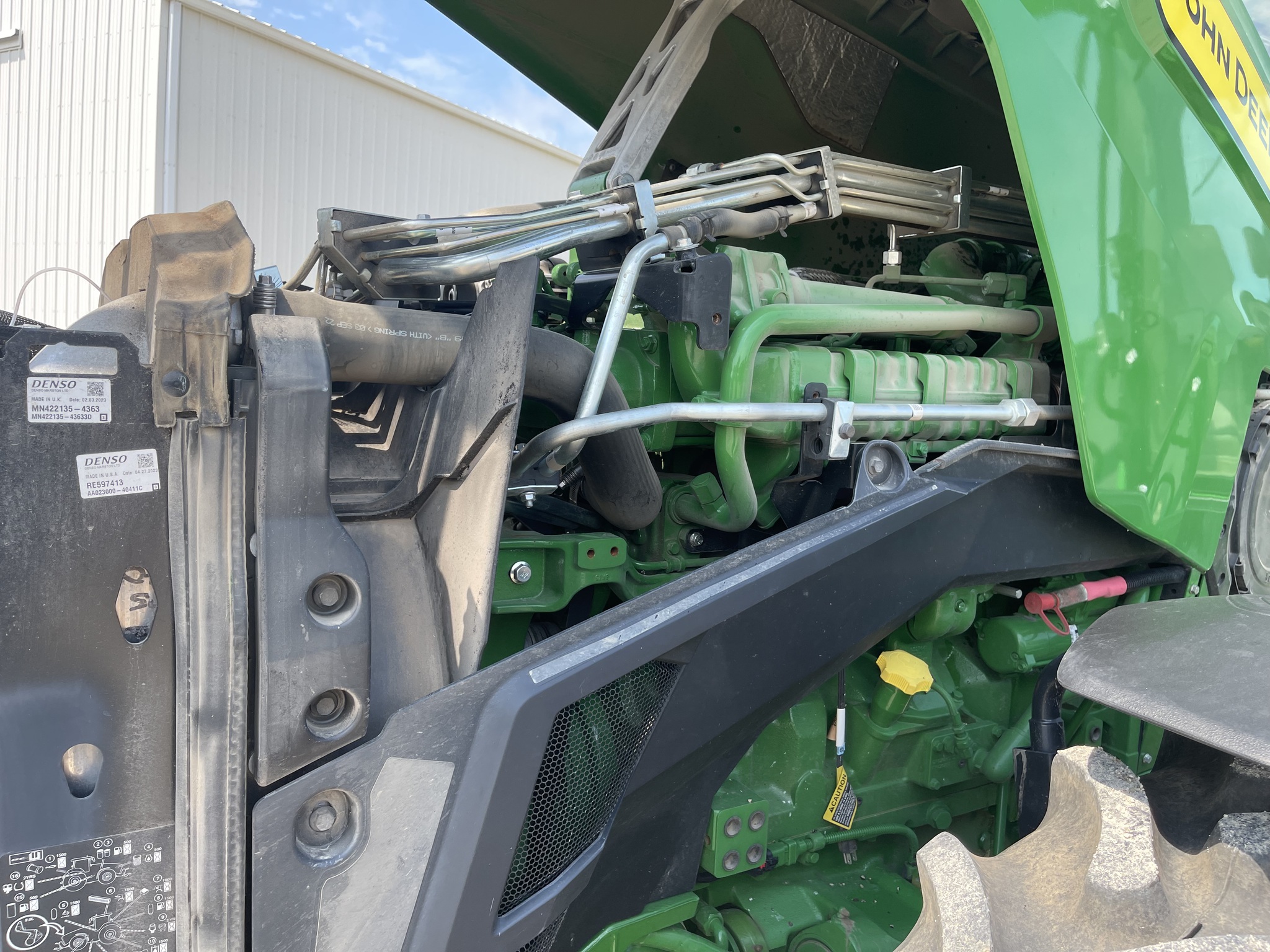  2023 John Deere 8R 370 at Heritage Tractor in Roanoke, IL
