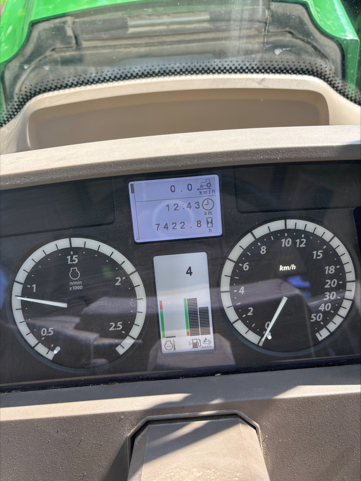 2017 John Deere 6195M Image 2